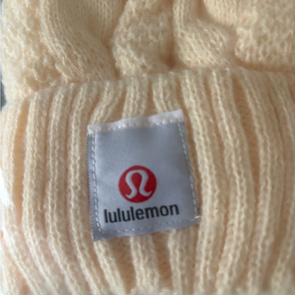 Lululemon Soft Cream Knit Toboggan.  NEW - Picture 2 of 3